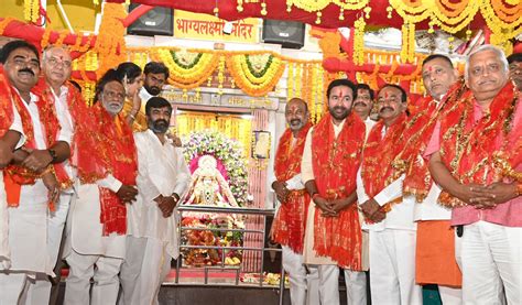 Bandi vows to transform Bhagyalaxmi temple into ‘golden temple’-Telangana Today