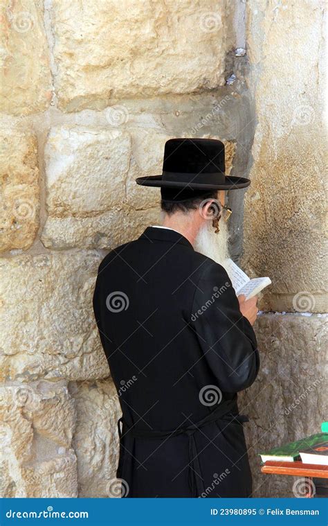 Rabbi at Western Wall, Jerusalem Editorial Image - Image of city, hand ...