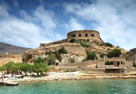 A tour of Spinalonga island in Crete | Discover Greece