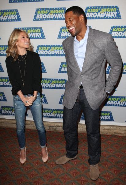 Kelly ripa & Michael strahan | Michael strahan, Kelly ripa, Outfits