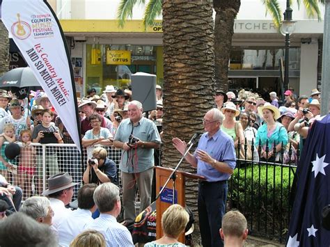 Slim Dusty Statue Unveiling in Peel Street, Tamworth, 2014