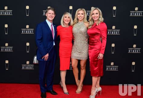 Photo: Chiefs' Hunt family arrive at the NFL Honors at Super Bowl LIII in Atlanta ...