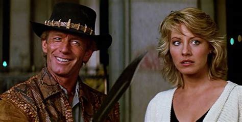 crocodile-dundee-thats-not-a-knife-scene-paul-hogan-linda-kozlowski-muggers