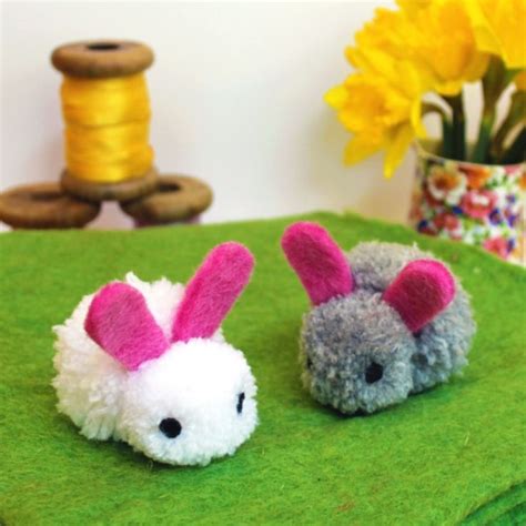 42 SuperCute Pom Pom Crafts for Kids to Try