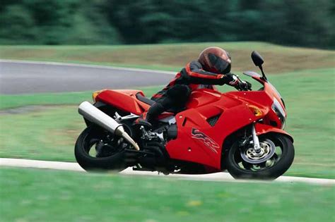 HONDA VFR800 (1998-2001) Review | Speed, Specs & Prices | MCN