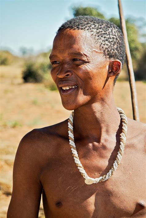 Reportaje desde 2056 a.C.: Khoisan, los "hombres del bosque"