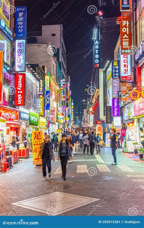 SEOUL, KOREA, OCTOBER 20, 2019: Nightlife at a Street of Seoul, Republic of Korea Editorial ...