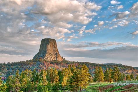 Devil's-Tower-National-Monument-in-Wyoming-web | Mountain Modern Motel