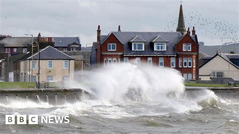 Storm Kathleen brings 90mph winds and Scottish travel disruption - BBC News