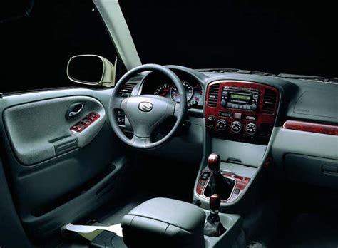 Suzuki XL-7 Managed to Fit Seven Seats in a Compact SUV Body