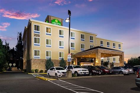 La Quinta Inn & Suites by Wyndham Auburn | Auburn, WA Hotels