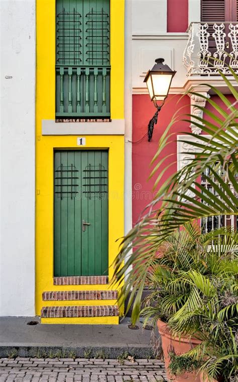 Colorful Colonial Houses on Calle Tetuan in Old San Juan, Puerto Rico ...