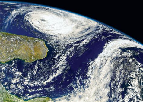 GNY :: Climatological Characteristics and Structure of Tropical Cyclones