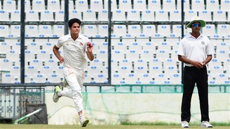 Arjun Tendulkar derails Gujarat batting with fiery five-wicket haul in ...