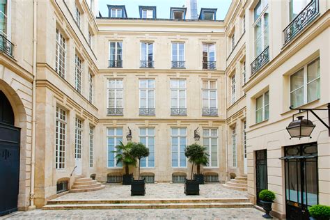 This townhouse with a giant secret garden is one of the most expensive homes in Paris