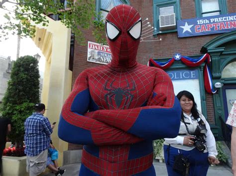 VIDEO: Captain America and Spider-Man meet and greet together at Disney ...