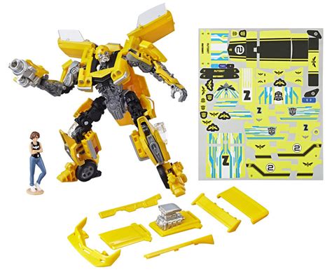 Hasbro releases a new Transformers car figures which were meant to be Toys R Us exclusives ...