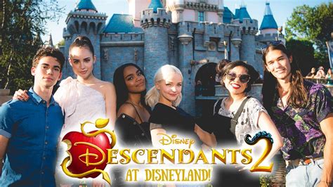 Going to DISNEYLAND With the Cast of DESCENDANTS 2?! - YouTube