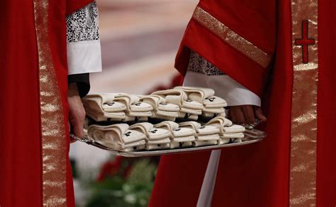 Explaining the pallium, its significance - Chicagoland - Chicago Catholic