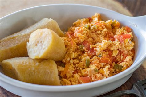 Dominican Scrambled Eggs with Tomatoes (Revoltillo de Huevos con ...