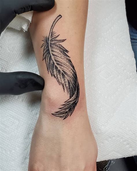 20 Dreamy Feather Tattoo Ideas & Inspiration - Brighter Craft | White ...