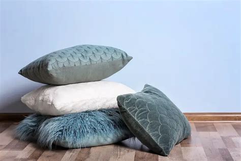 Quick & Easy Ways To Fluff Your Flat Pillow - Sleep Delivered