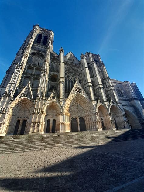 Façade of Bourges Cathedral (Illustration) - World History Encyclopedia