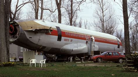 Woman Turns Boeing Plane Into Fully Functional Home ...