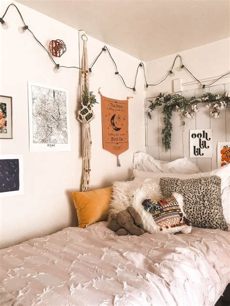 Pin van MinahalFiaz op Aesthetic room | Een slaapkamer inrichten, Slaapkamerdesigns, Droomkamers