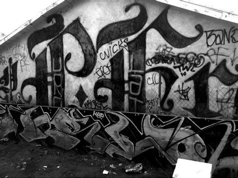 PrImera Flats gang graffiti. South Central L.A - RuggedNRaw.