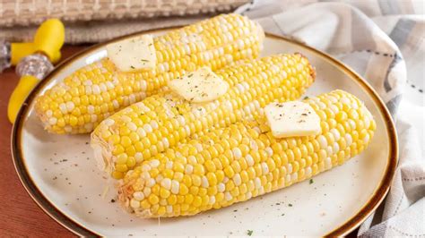 How To Cook Corn On The Cob Without The Husk In The Microwave - Recipes.net