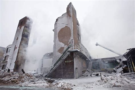 Beautiful icy aftermath of #ChicagoFire (Image by John Gress / Reuters) Chicago Fire Department ...