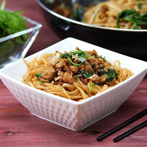 15 Minute Lazy Noodles Is The Time-Saving Meal You Need | Cooking panda, Recipes, Beef recipes