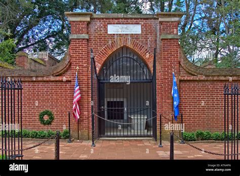 Burial Site and Sarcophagus of George Washington at Mount Vernon Virginia Stock Photo - Alamy