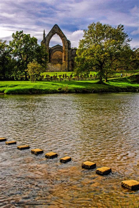 Bolton Abbey and the Strid Wood Walk - Yorkshire Visitors Guide