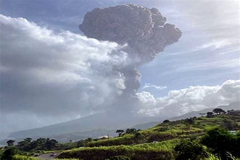 La Soufrière volcano erupts violently on St Vincent - Ash plume reaches 20,000ft - Strange Sounds