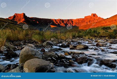 Drakensberg Amphitheatre Golden Sunrise Stock Image - Image of tugels, amphitheatre: 40281707