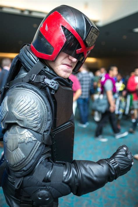 Judge Dredd, photo by Norman Chan/Tested. | Comic con cosplay, Cosplay ...