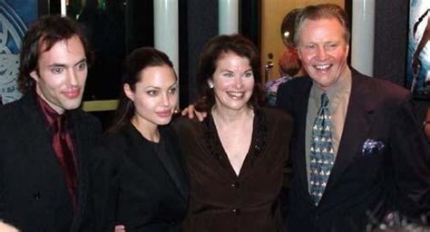 Jon Voight - Wiki, Height, Age, Spouse, Professional Life - World Celebrity