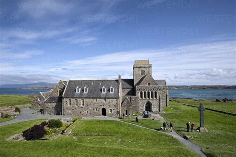 UK, Scotland, Argyll and Bute, Iona, Iona Abbey - ELF001301 - Markus Keller/Westend61