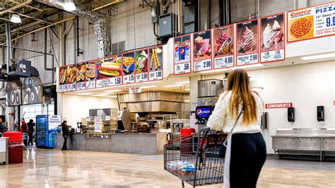 A Couple's 'Baller Move' In Costco's Food Court Became A Life Goal For Redditors