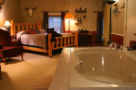 MI Bed and Breakfast Style: New Year Special Southern Michigan B&B ... | Indoor jacuzzi, Jacuzzi ...