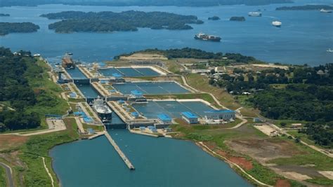 Locks at the southern (Pacific Ocean) entrance of Panama Canal Zone ...