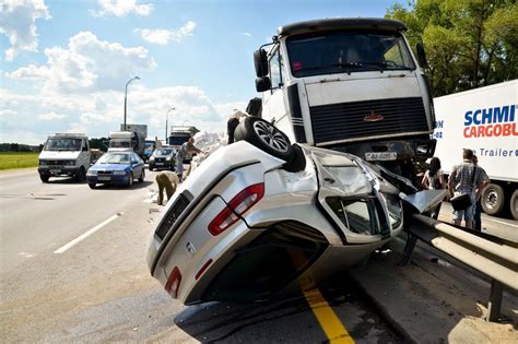 How Many Accidents Are Caused By Semi-Trucks? | Mission Financial Services