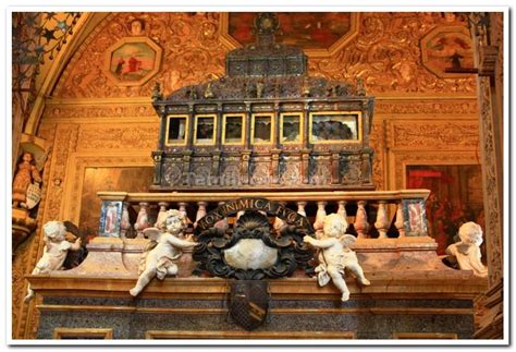 Old goa Photo Gallery : Relics of body of St. Francis Xavier - A closer view