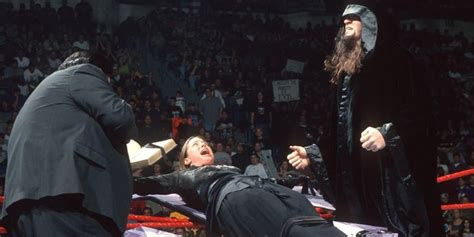 10 Things WWE Fans Should Know About The Undertaker Vs. Vince McMahon ...