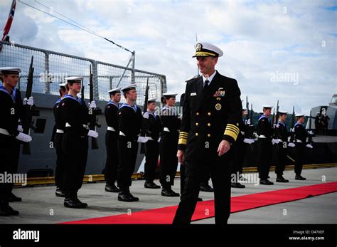 The CNO inspects the Royal Norwegian navy Honor Guard Stock Photo - Alamy