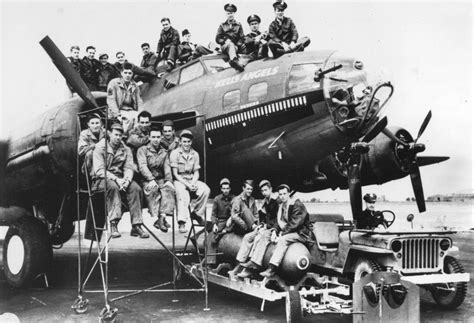 "Memphis Belle": The Story Of A Legendary Boeing B-17F Flying Fortress ...