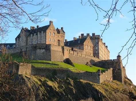 Living in the shadow of Edinburgh castle – The Highland Echo