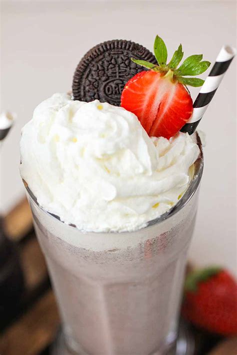 Strawberry Oreo Milkshake Recipe